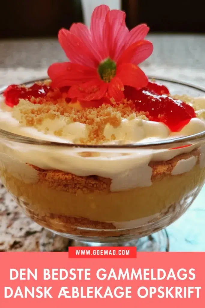 Æblekage: den bedste gammeldags opskrift med rasp og flødeskum 