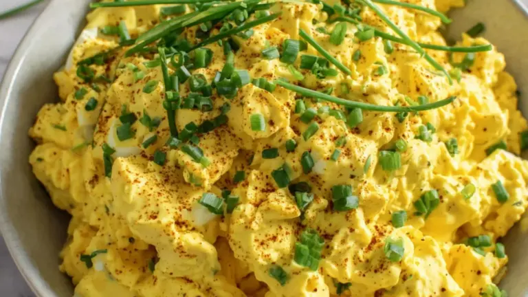 Klassisk æggesalat med karry: den bedste hjemmelavede opskrift