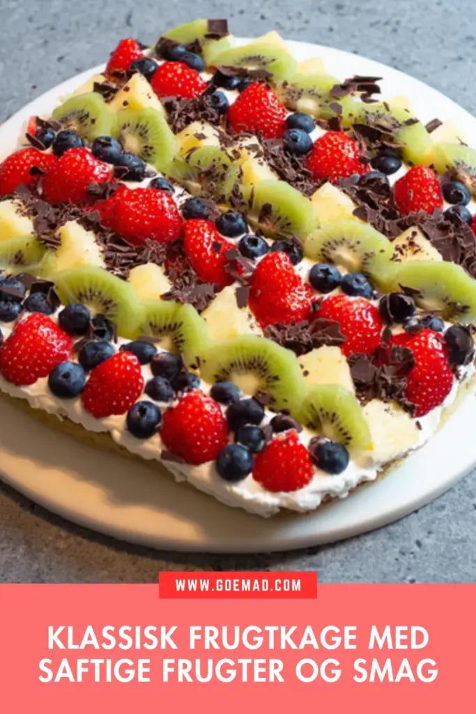 Klassisk frugtkage med saftige frugter og luftig creme