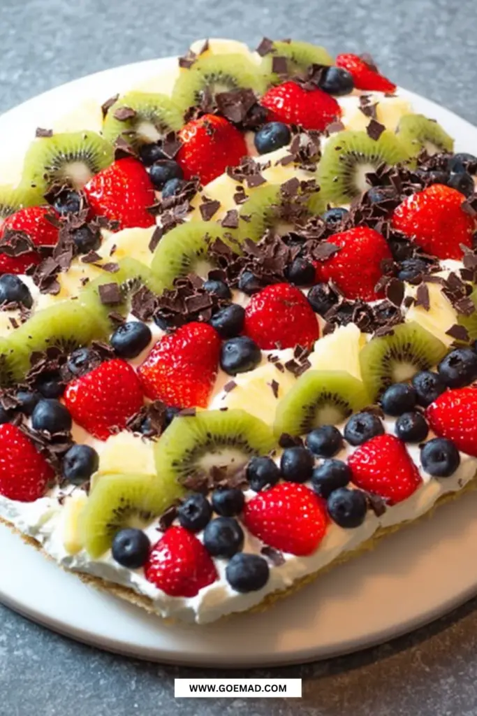 Klassisk frugtkage med saftige frugter og luftig creme
