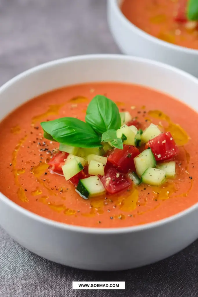 Nem gazpacho opskrift med friske grøntsager: sommer i en skål