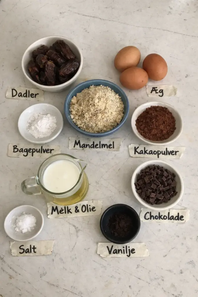 Glutenfri chokoladekage med dadler og mandelmel: blød, rig og nem at bage