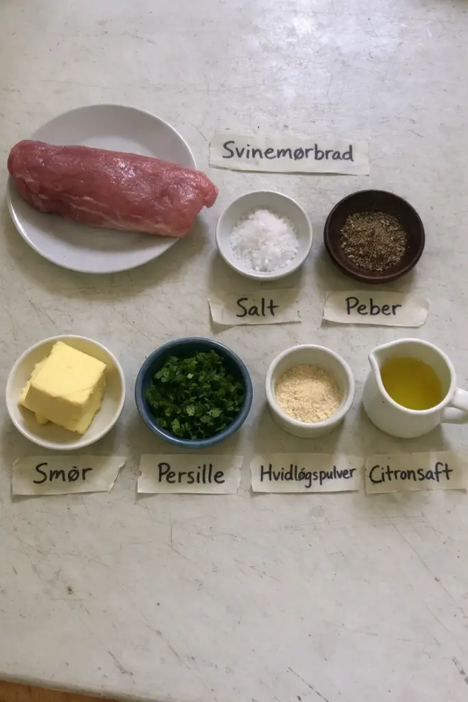 Hasselback svinemørbrad med sprød overflade og hvidløgssmør