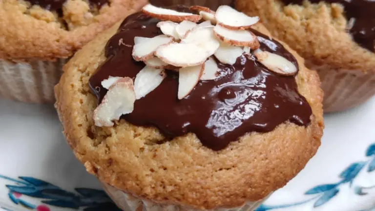 Havregrynsmuffins med kærnemælk og kanel: sprøde, nemme og fulde af smag