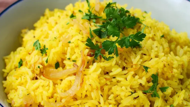 Indiske gule ris: den klassiske opskrift med krydderier og smag
