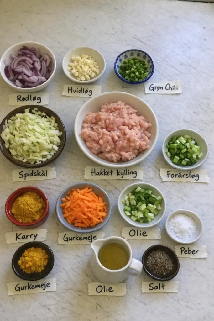 Smagfuld karrygryde med hakket kylling og sprød spidskål