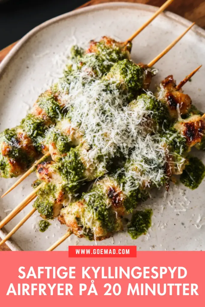 Saftige kyllingespyd i airfryer med pesto og parmesan