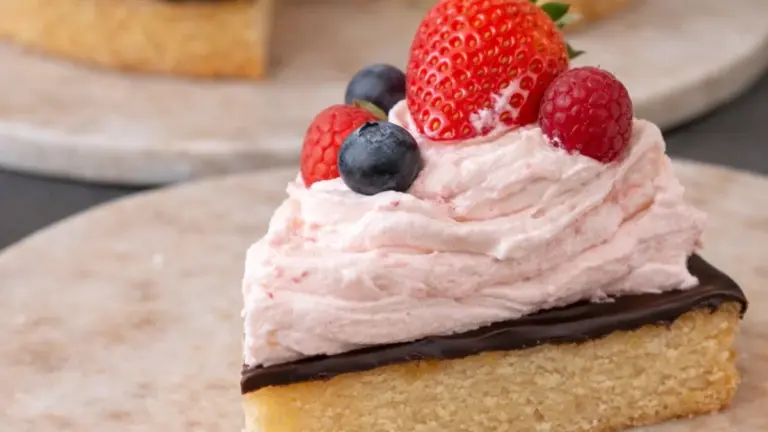 Klassisk mazarinkage med hindbærcreme til enhver lejlighed