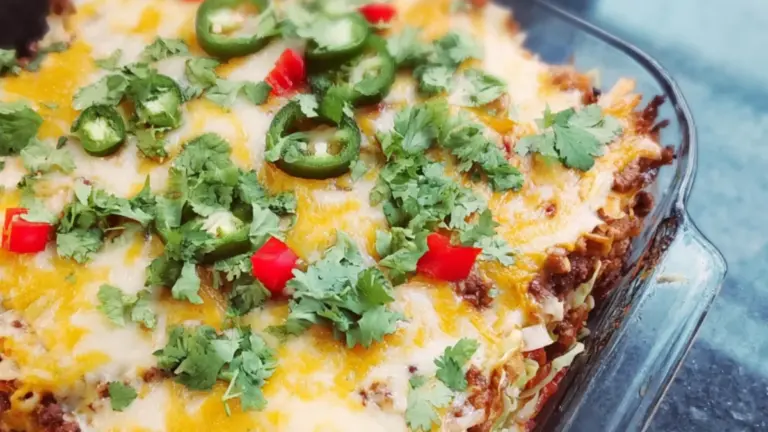 Nem mexicansk burgerfad med sprød ost og fyldig mexisovs