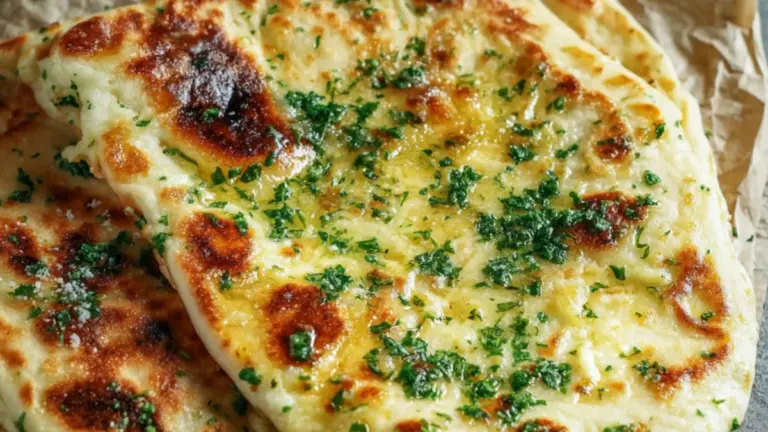 Sprødt naanbrød med ostefyld: nem opskrift til en perfekt hverdagsret