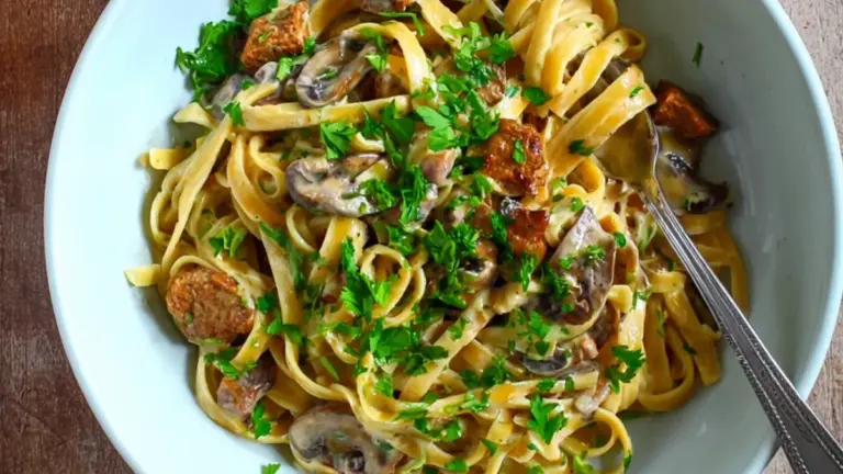 Nem pasta med kebab: den bedste opskrift med cremet flødeostsauce