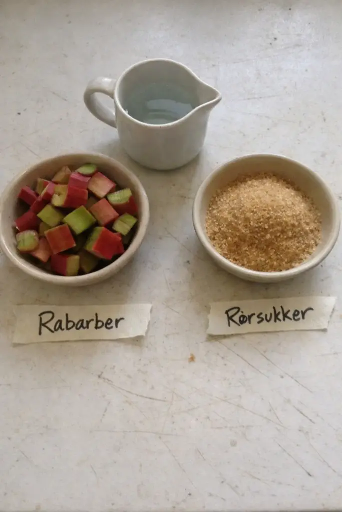 Klassisk rabarberkompot: den bedste hjemmelavede opskrift til sæsonen