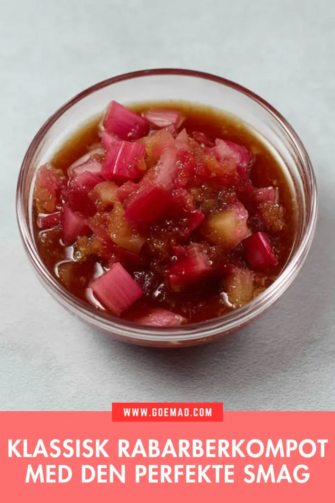Klassisk rabarberkompot: den bedste hjemmelavede opskrift til sæsonen