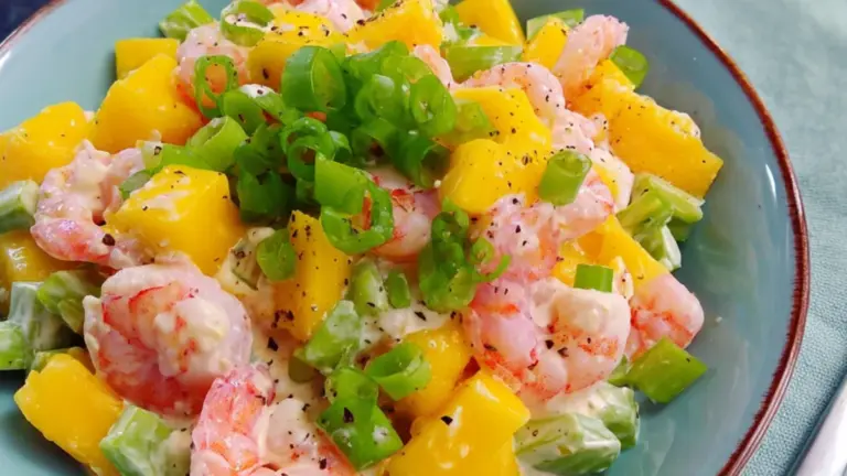 Rejesalat med mango til aftensmaden: nem hjemmelavet opskrift med friske smagsindtryk