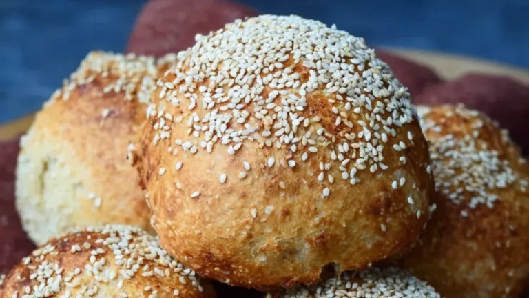 Sprøde sesamboller der lykkes hver gang: nem opskrift til alle