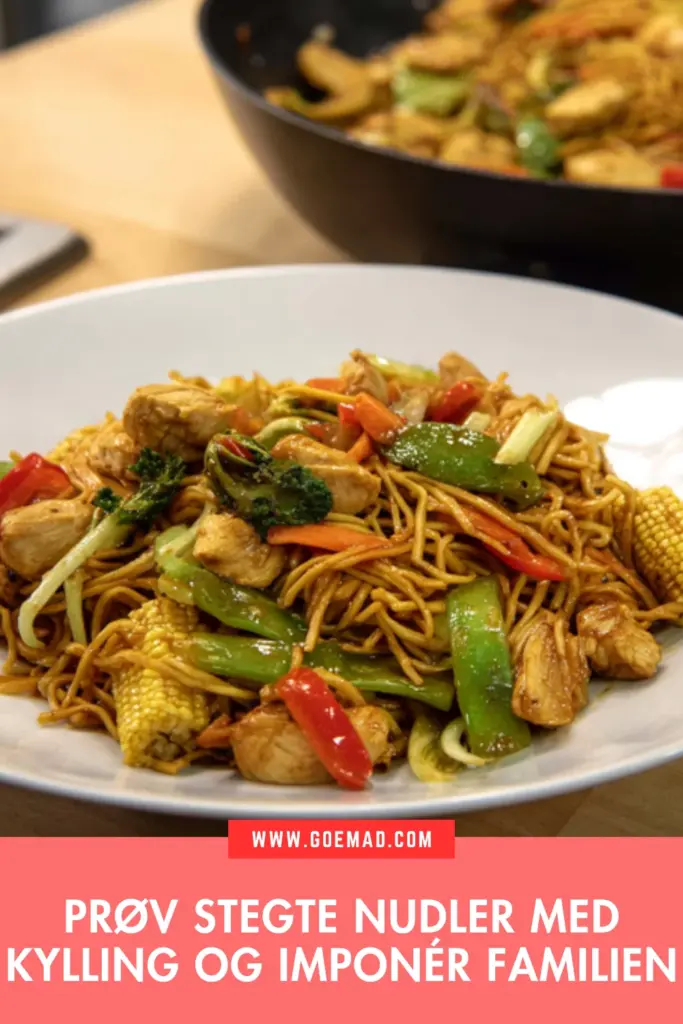 Stegte nudler med kylling: en nem hverdagsret der smager af mere