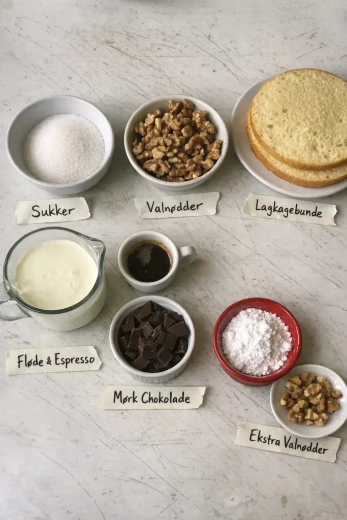 Klassisk valnøddelagkage med kandiserede valnødder og chokoladeflødeskum