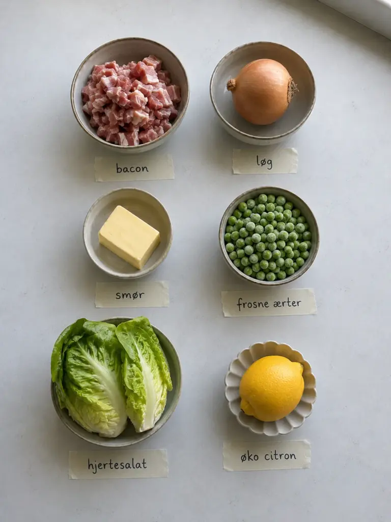 Ærter a la française: nem og smagfuld klassiker med bacon og karamelliserede løg