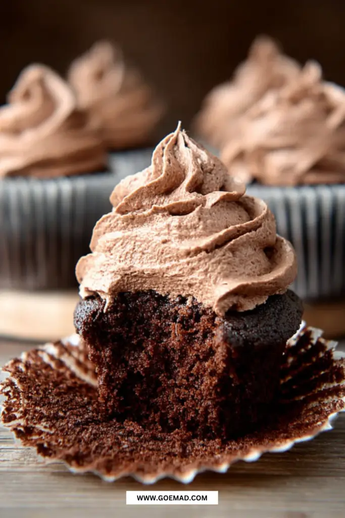 Black magic muffins: den bedste opskrift med chokolademousse