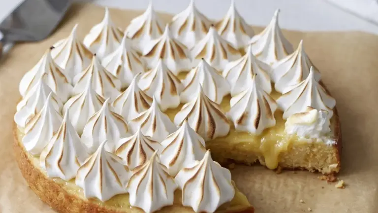 Citronkage med lemon curd: den bedste opskrift til en saftig og cremet kage
