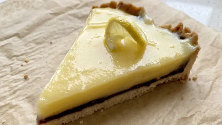 Klassisk citrontærte med sprød mørdej og silkeblød citroncreme