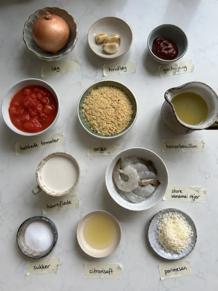 Nem gochujang orzo med rejer og parmesan til hverdagen