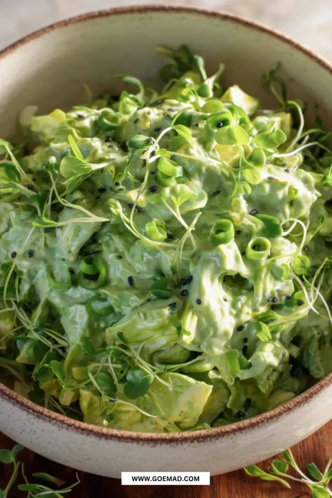 Green goddess salat med frisk hjemmelavet dressing og masser af krydderurter
