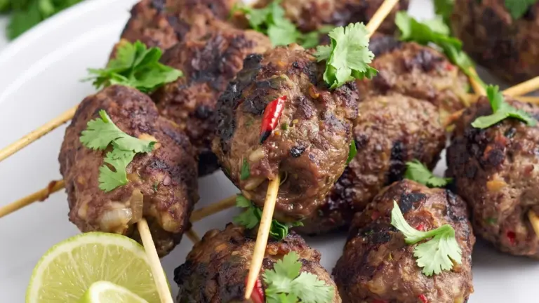 Kofta opskrift med krydret smag og sprød stegeskorpea