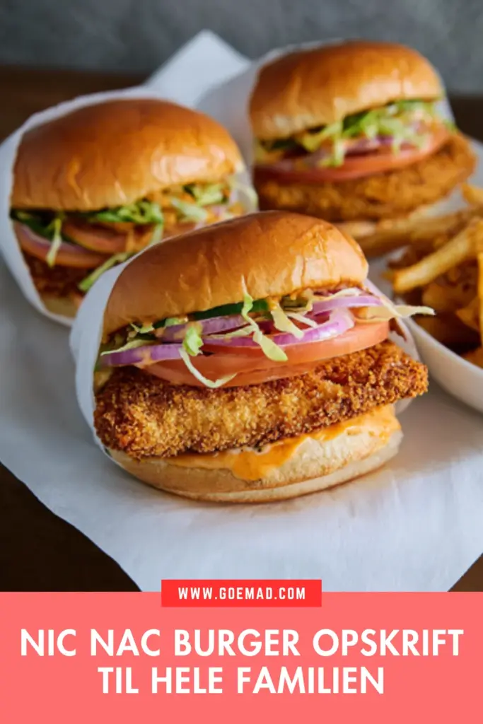 Hjemmelavet nic nac burger med chilimayo og syltede agurker