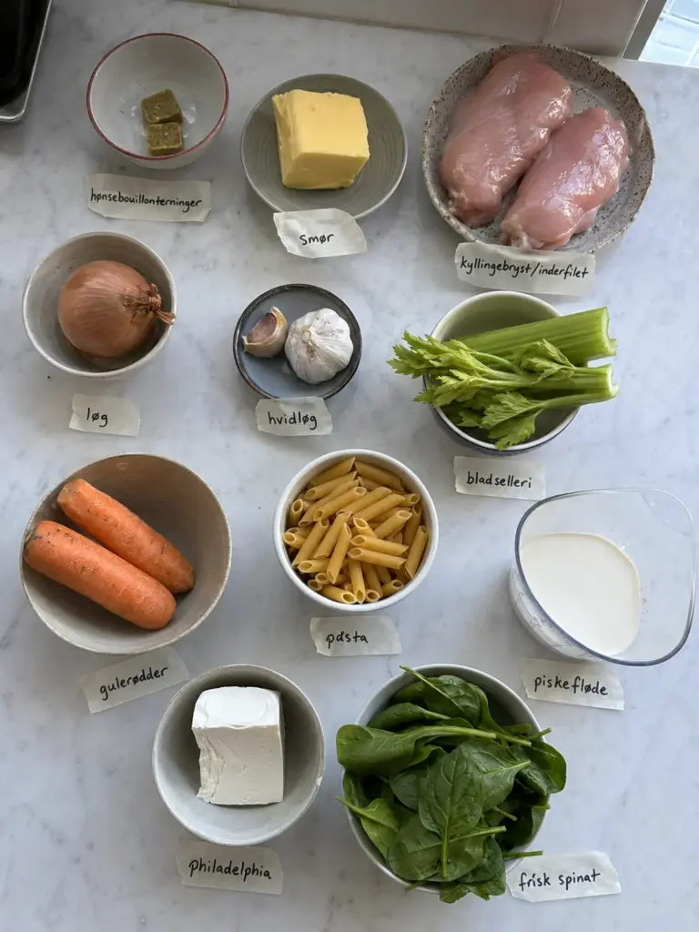 Cremet kyllingesuppe der varmer hele familien på en travl hverdag