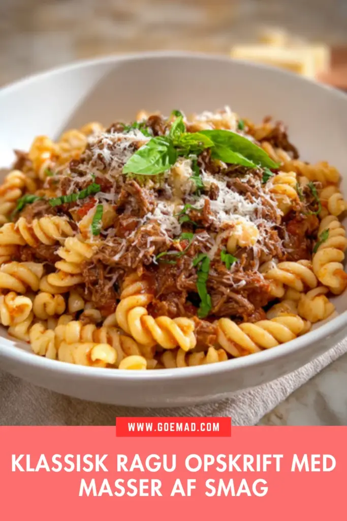 Hjemmelavet ragu opskrift med mør oksebov og rig tomatsauce