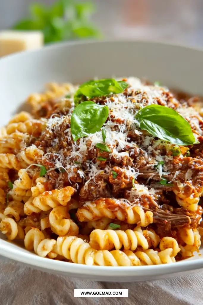 Hjemmelavet ragu opskrift med mør oksebov og rig tomatsauce