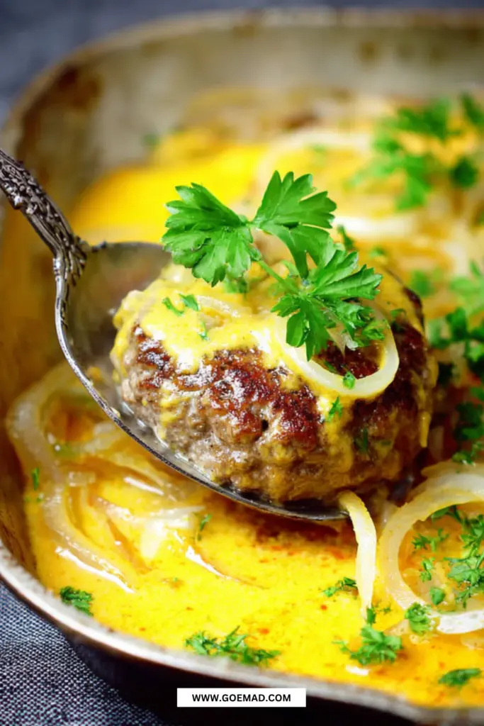 Klassiske sennepsbøffer i fad med sauce: sådan laver jeg dem perfekte hver gang