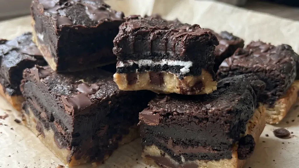 Slutty brownies: den bedste opskrift med cookiedej og oreo