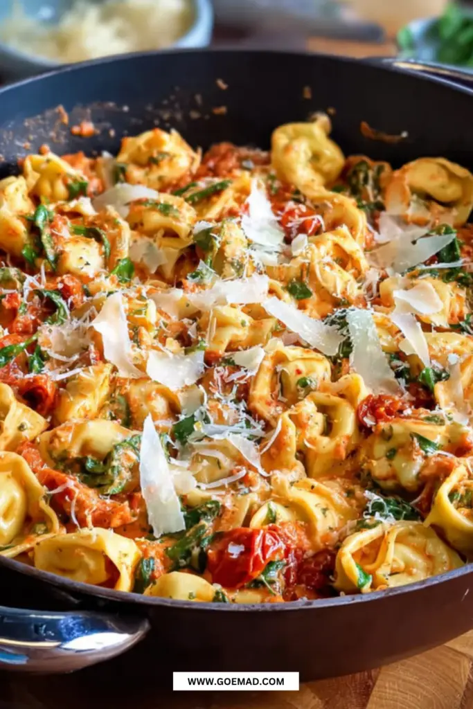 Tortellini i tomatsauce: en nem og cremet pastaret til hele familien